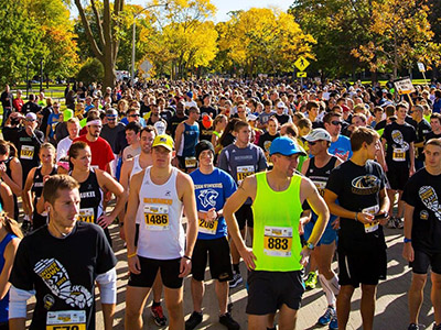Participants of the 2015 Panther Prowl waiting to start the race