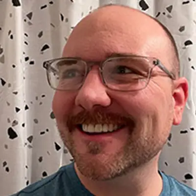 Oliver Johnson Headshot