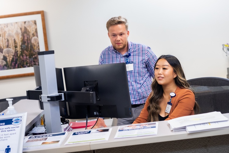 Health Care Administration students will master the basic business principles and tools that you’ll need for effective decision-making when you enter this field: finance, information systems, strategic planning, human resource management and marketing.