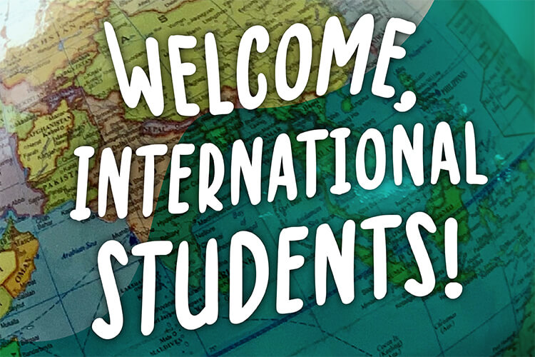 Graphic welcoming new international students to UWM