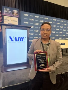 PHD student Zo wins the Abramson Scroll from the National Association for Business Economics
