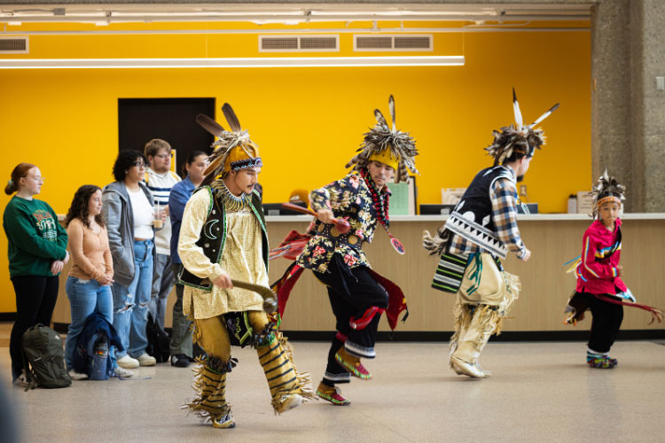 Dancers at the indigenous felt knowledge festival