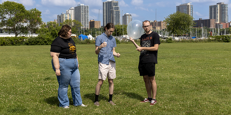 atmospheric science students with weather balloon at veterans park