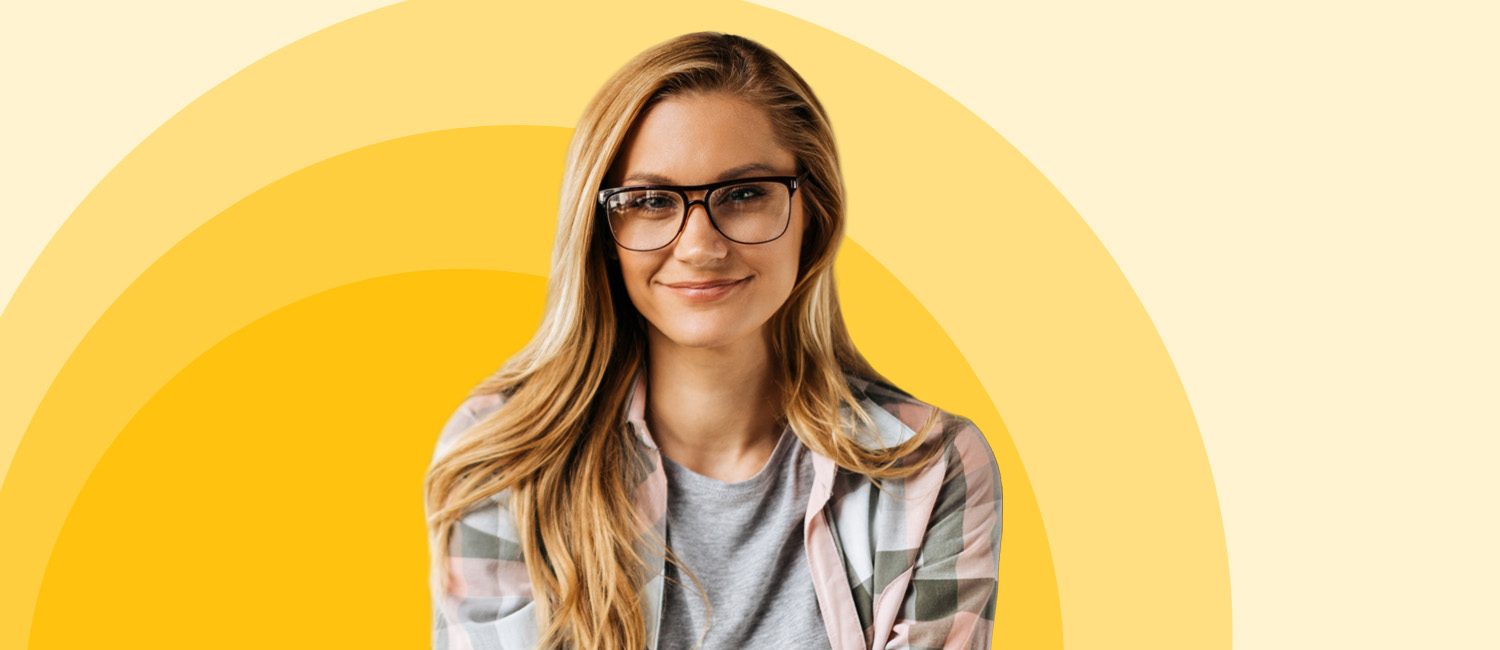 Young woman smiling in front of a background of gold circles