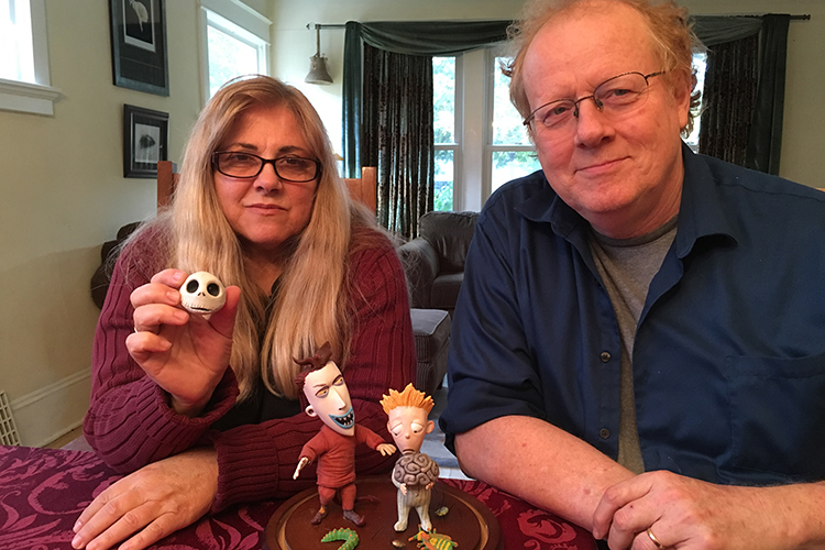 Glocka and Klette sit at a table with figurines of characters.
