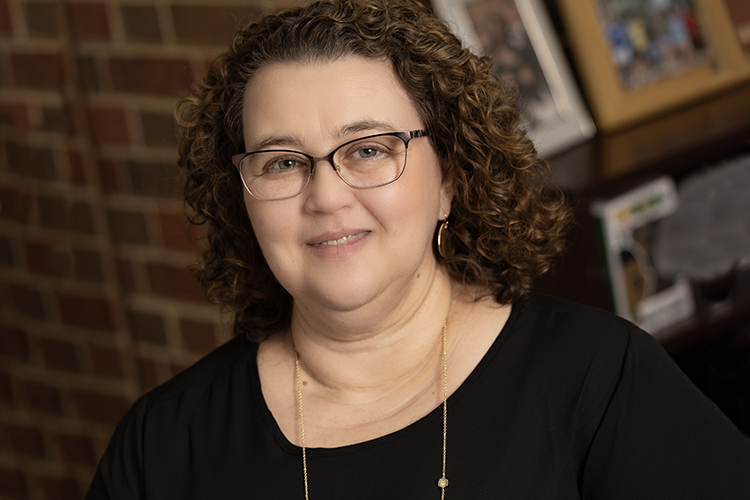 portrait of Kristin Woodward 