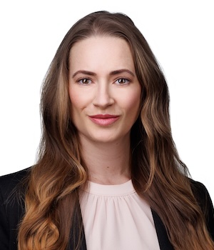 headshot of jennifer taylor