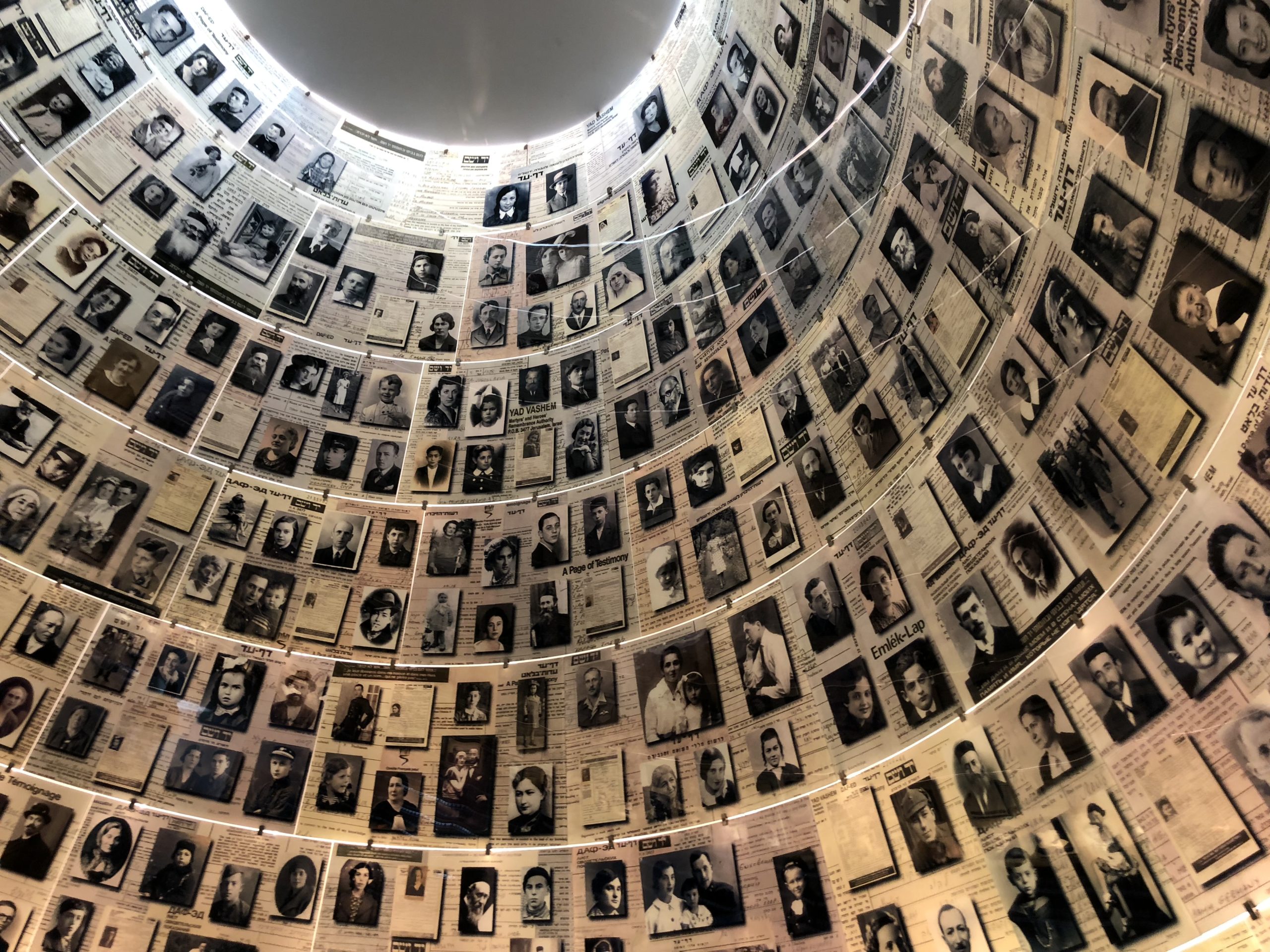the holocaust informative essay