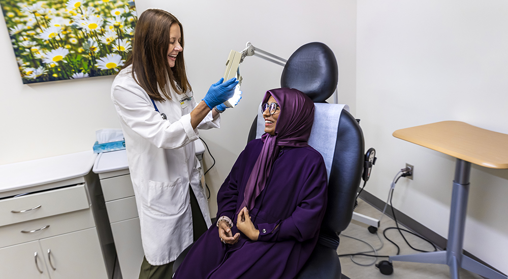 Dentist meeting with patient