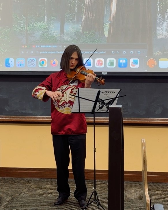 Emilio De Torre delivers a captivating live violin performance of the Chinese classic, “The Butterfly Lovers.”